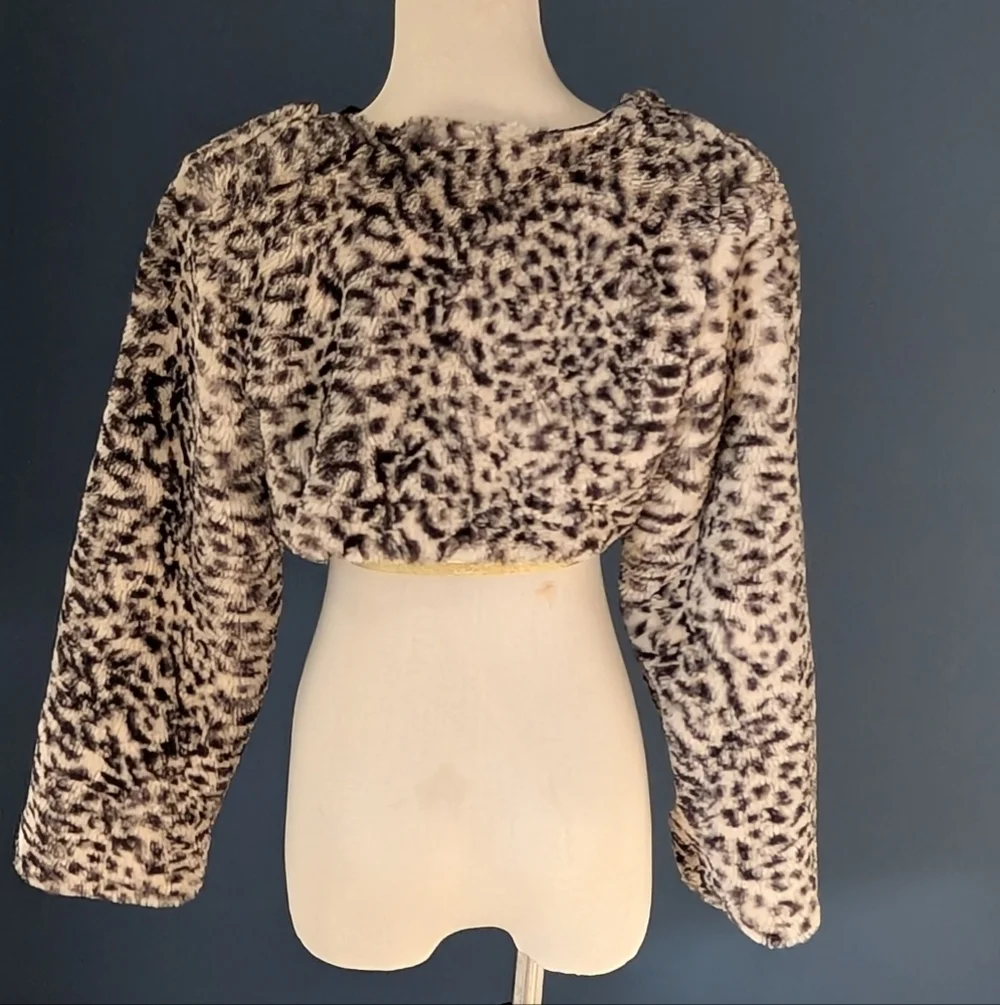 By & By Leopard Print Faux Fur Jacket Sz L Animal Print Cropped Style Sz L